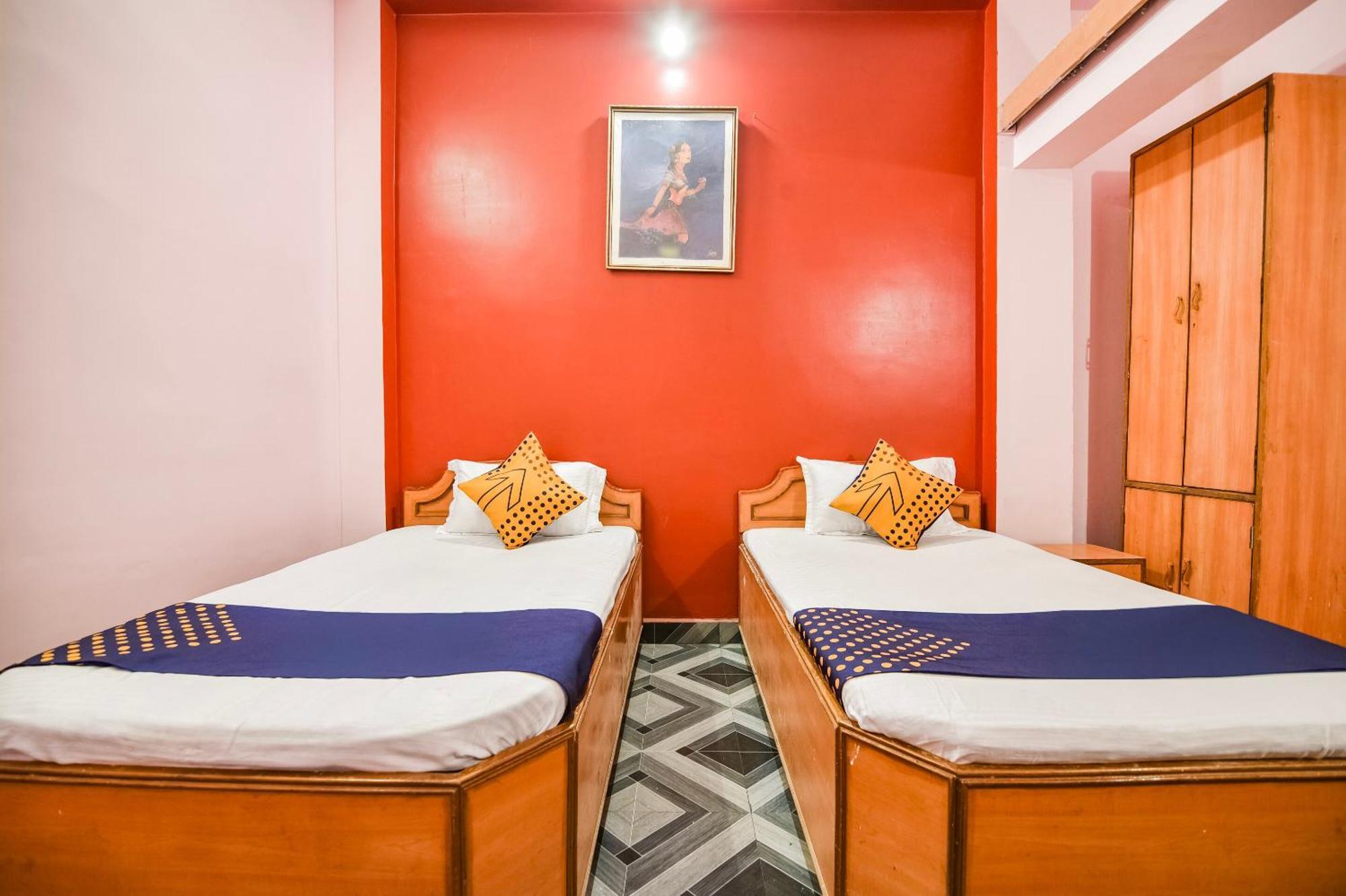 Spot On Hotel Midtown Gondia Exterior photo
